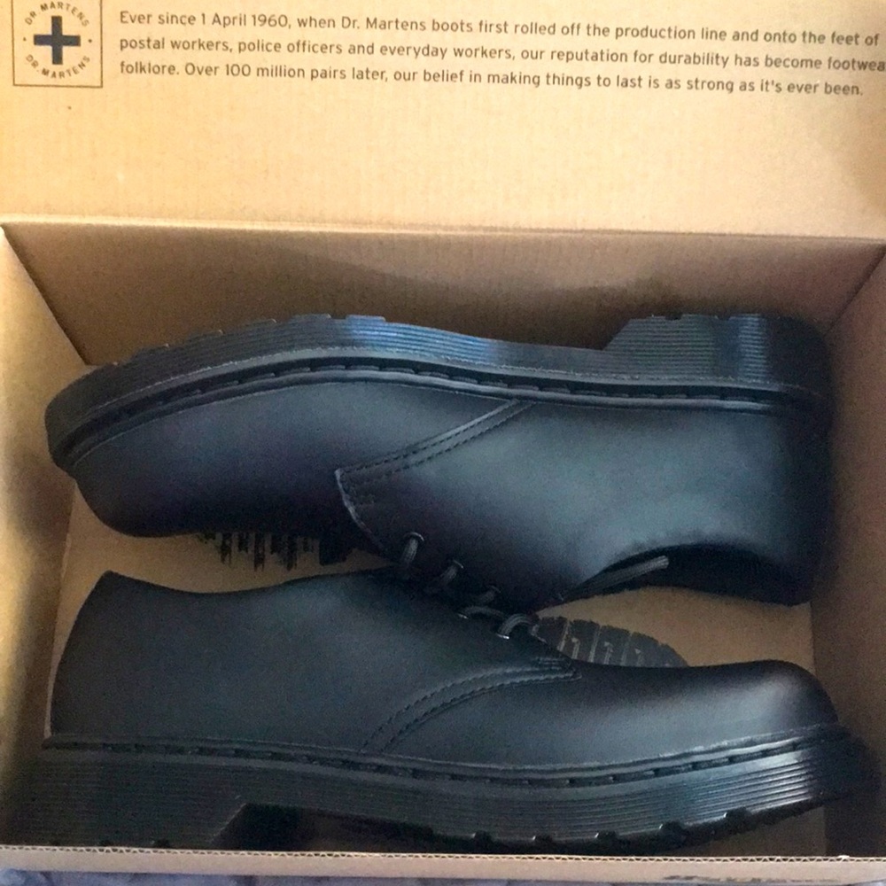 NIB Big kids NEW Dr. Martens airwair 1461 mono Y black 5,6,37